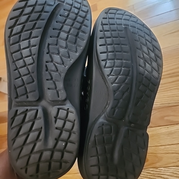 Oofos Oolala Wedge Thong Sandals - Picture 6 of 8